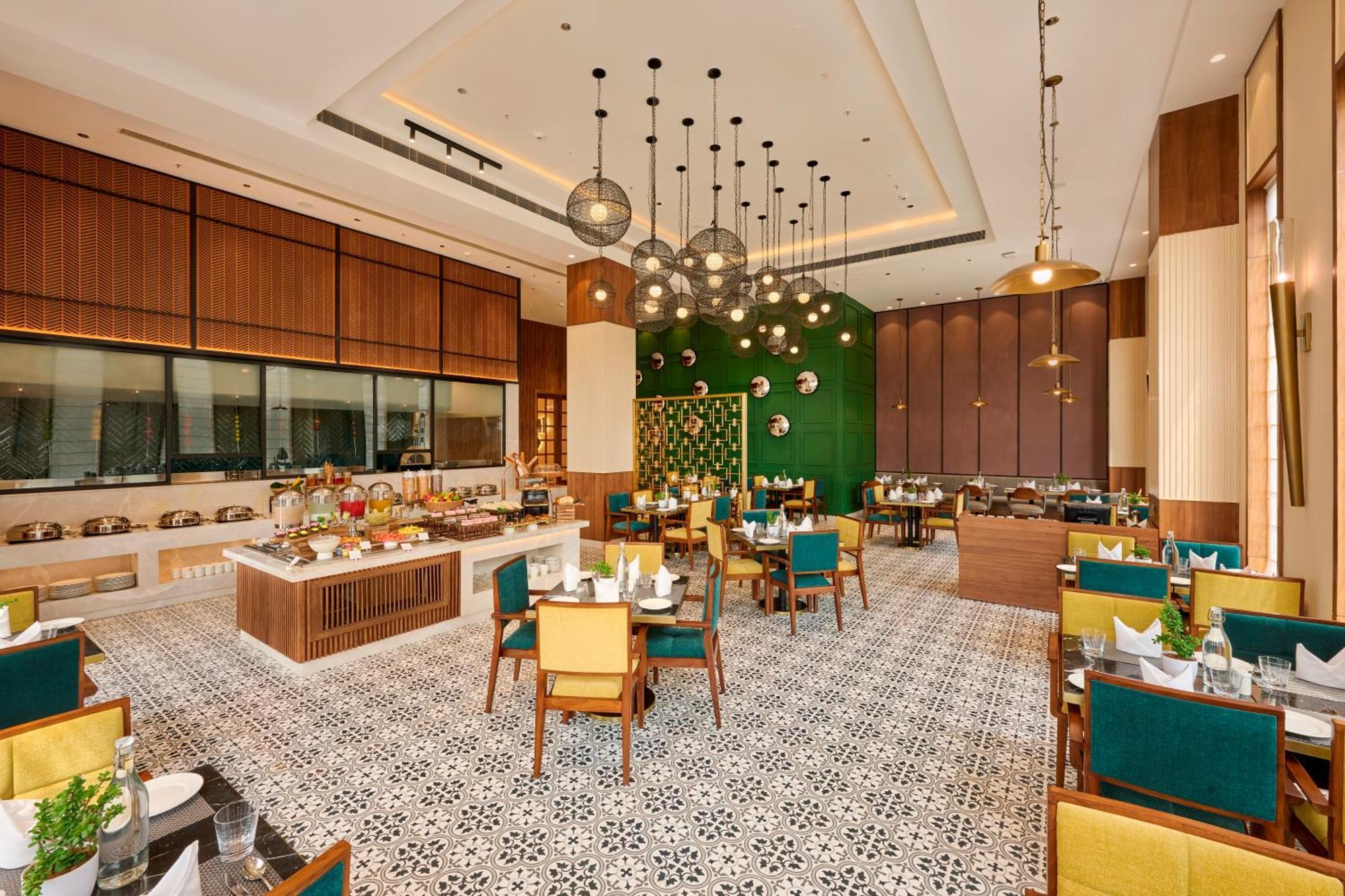 Iris Sarovar Portico Гургаон Экстерьер фото