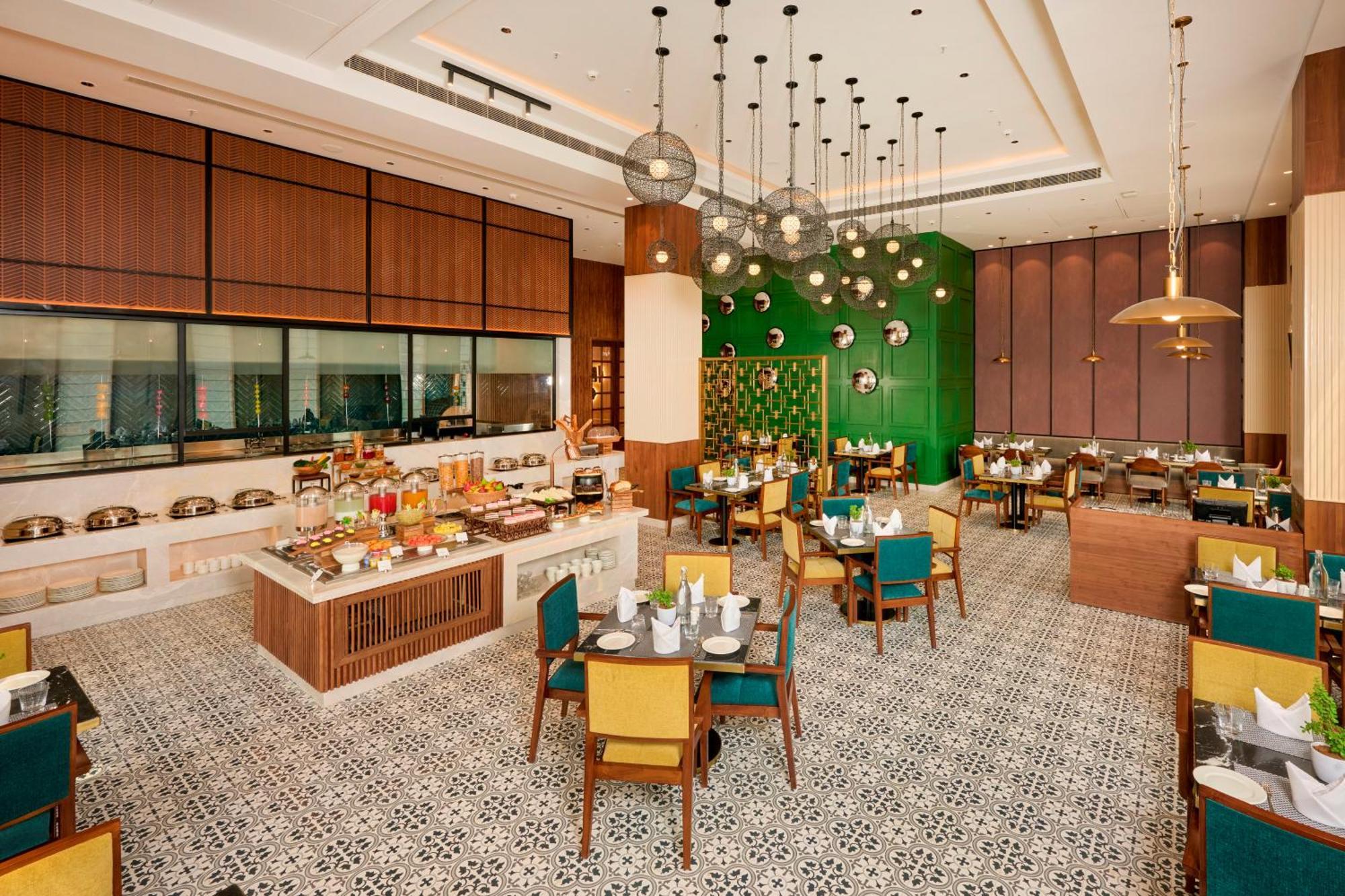 Iris Sarovar Portico Гургаон Экстерьер фото