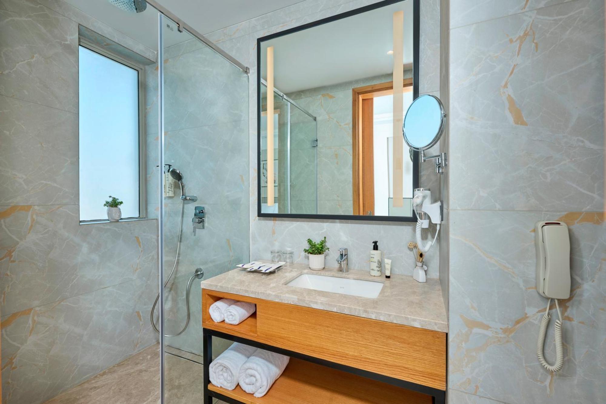 Iris Sarovar Portico Гургаон Экстерьер фото