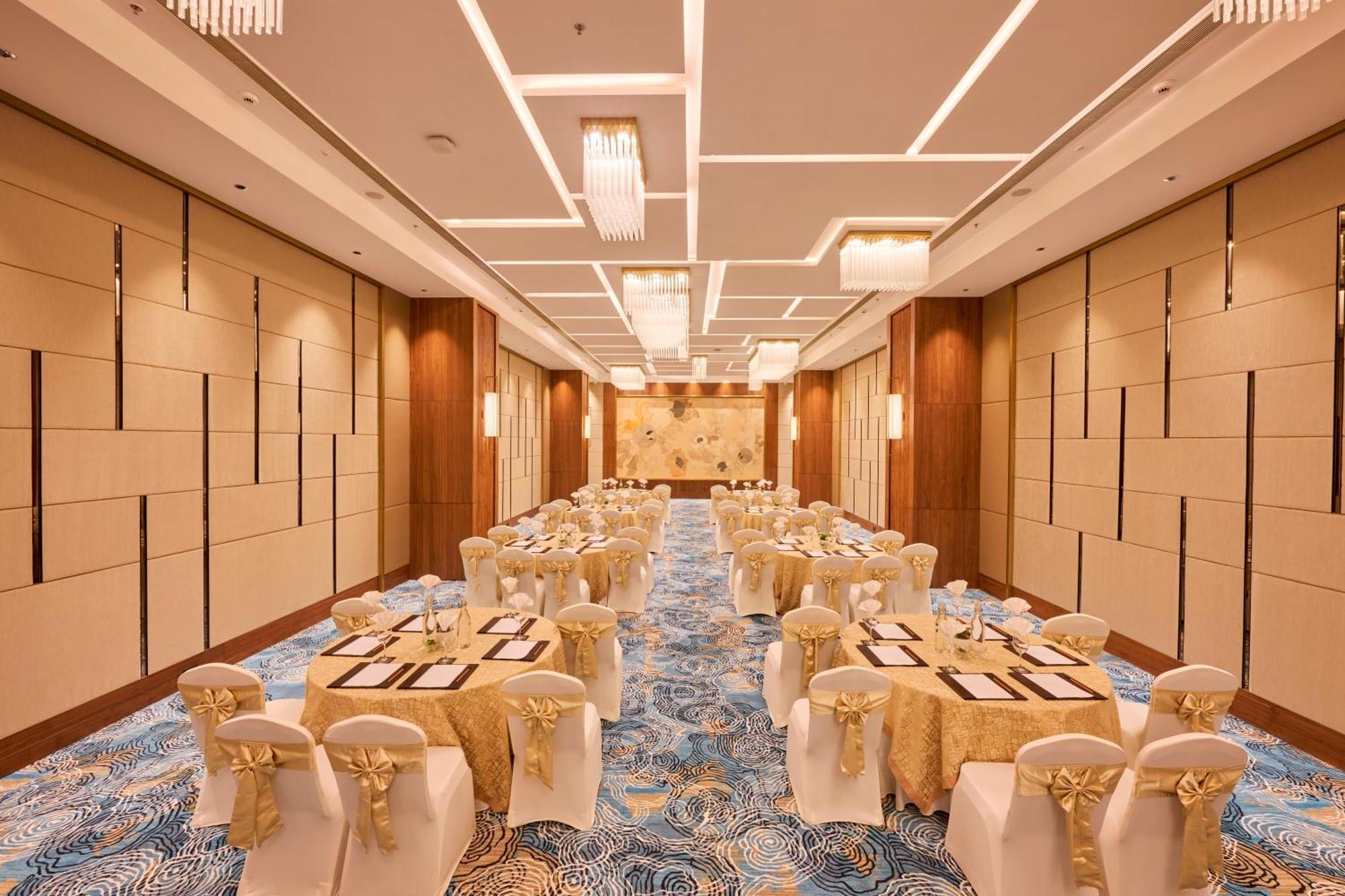 Iris Sarovar Portico Гургаон Экстерьер фото