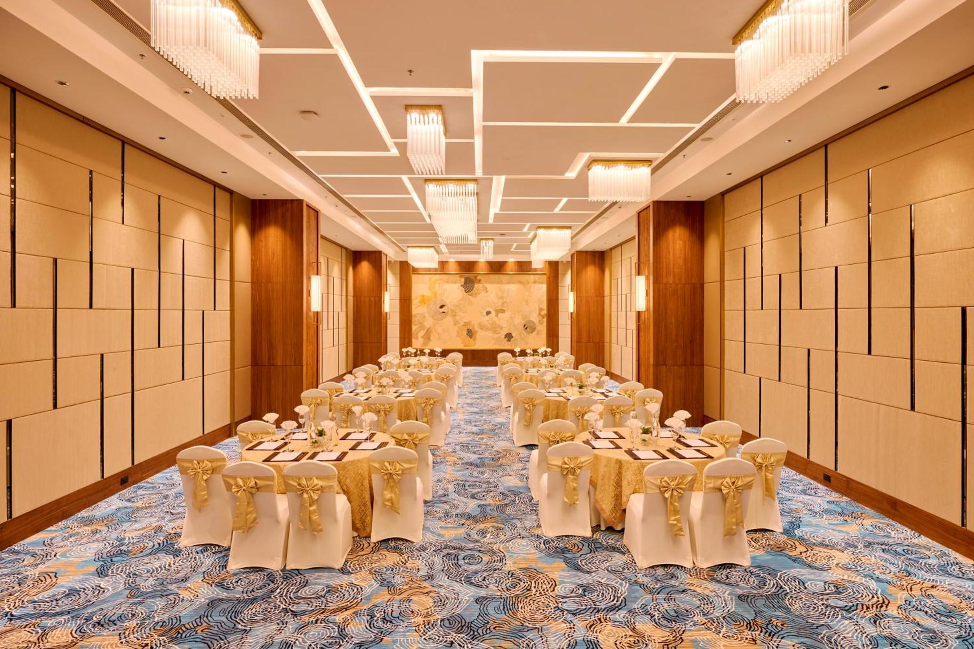 Iris Sarovar Portico Гургаон Экстерьер фото