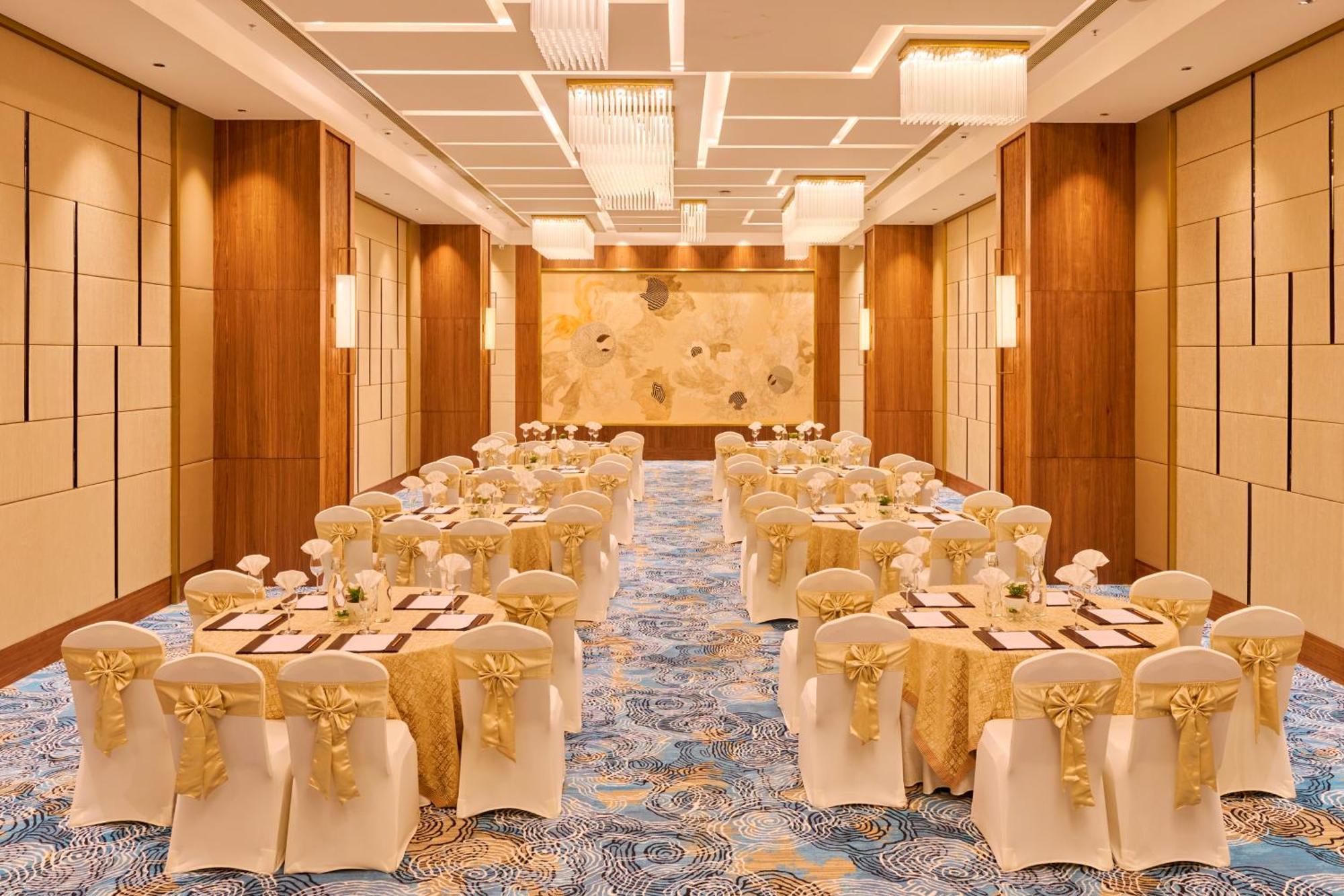 Iris Sarovar Portico Гургаон Экстерьер фото